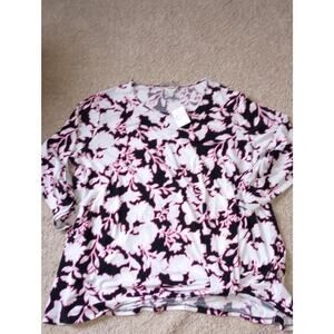 2/$10 Cato NWT Floral Top 18/20